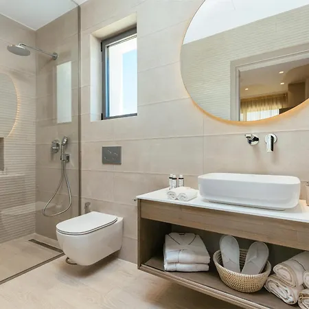 Euphoria Hill Villa, By Tk Management * Argassi