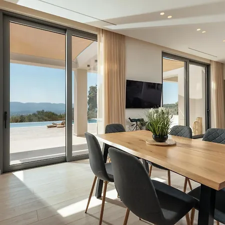 Euphoria Hill Villa, By Tk Management Villa Argassi