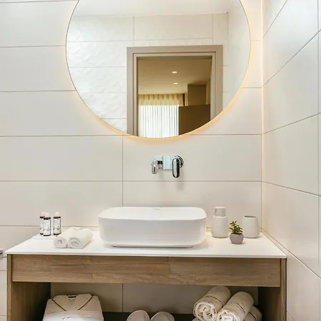 Euphoria Hill Villa, By Tk Management