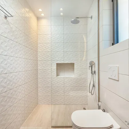 Euphoria Hill Villa, By Tk Management *